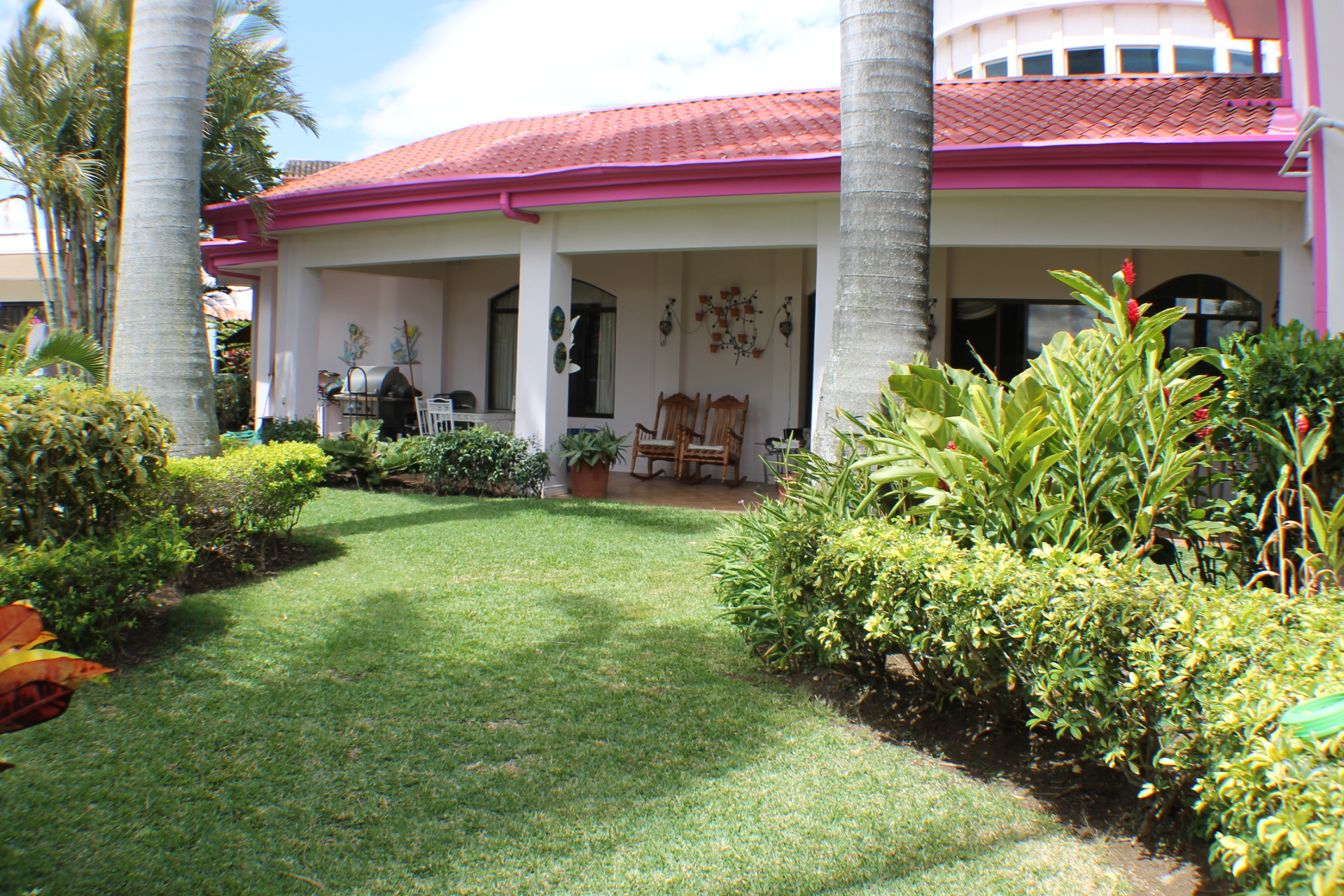 Beautiful Alturas de Cariari twostory home • Costa Rica Real Estate