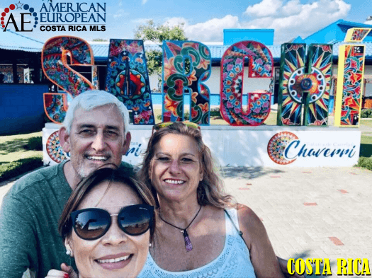 Happy people enjoying Sarchi tourism